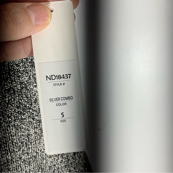 Andrea Jovine NWT’s Silver Combo Form Fitting V-Neck w/Strap Mini Dress Size SM - Picture 10 of 13